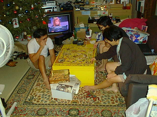 Family doing the puzzle